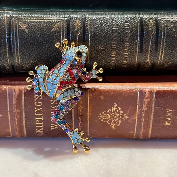 Jewelry - 3/$20 Adorable Sparkly Frog Pin Brooch Gold-tone